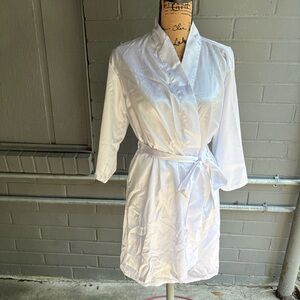 Elegant White Satin Robe Bride